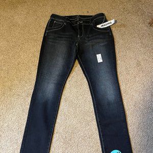 NWT - Maurices Jegging Jeans